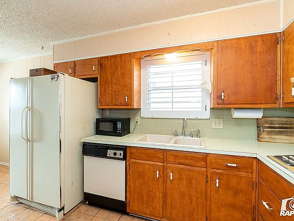 5th image of 1816 E 52nd St