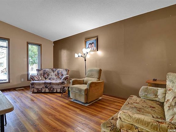 5th image of 1329 Queen St