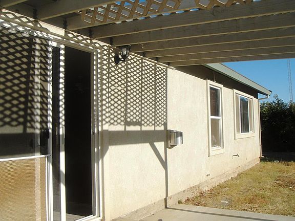 2nd image of 2492 Huckleberry Ln