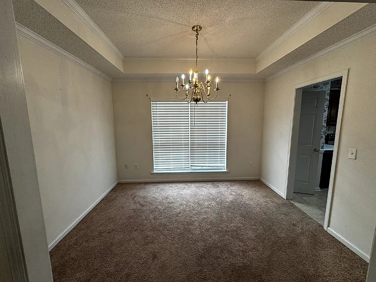 801 Hopeton Ct — Photo 4