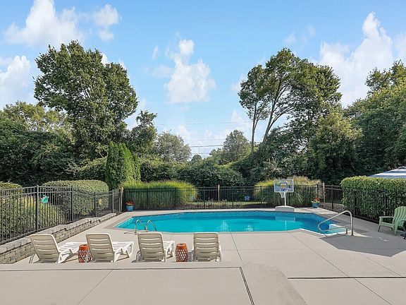 3rd image of 5485 Berwanger Dr