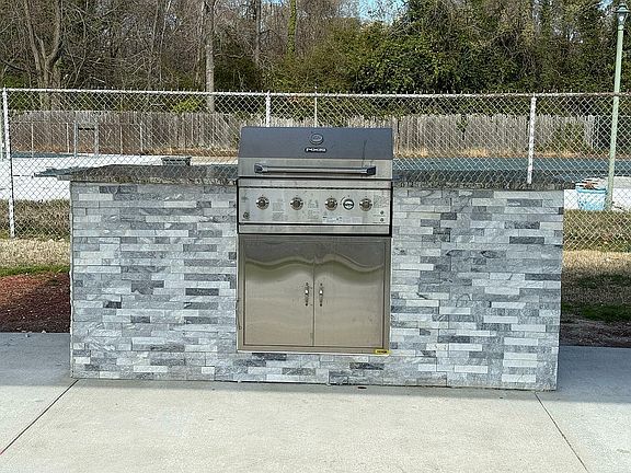outdoor kitchen