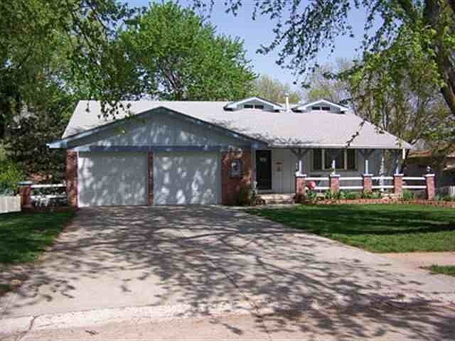 1st image of 902 Sherman Cir