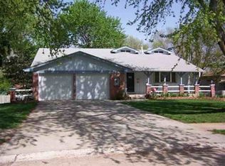 902 Sherman Cir, Papillion, NE 68046