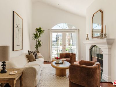 4630 Woodley Ave UNIT 301, Encino, CA, 91436