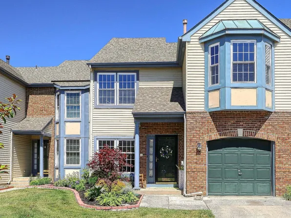 6 Hilltop Ln, Medford, NJ 08055