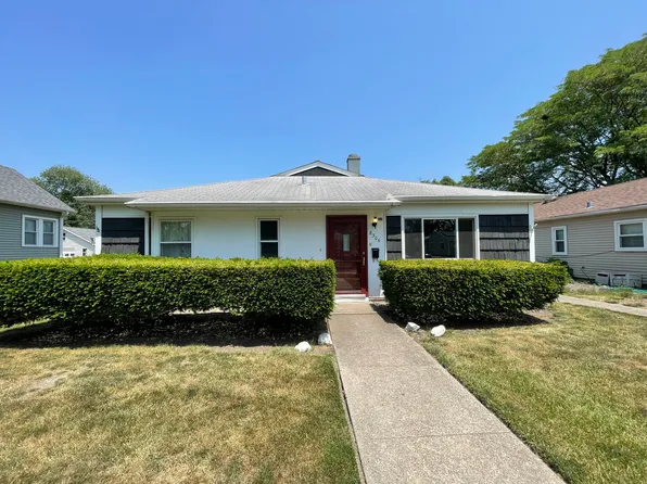 8306 44th Pl, Lyons, IL 60534