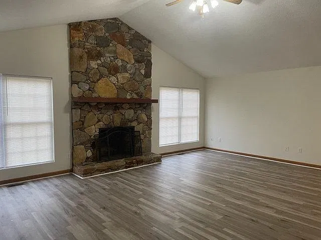 3 bed, 1760 sqft, $2,000 — Photo 2