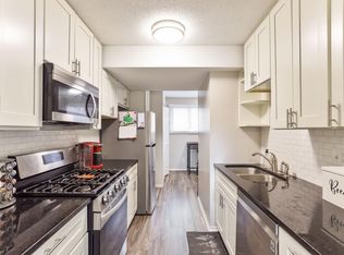 22 River Woods Ln, Burnsville, MN 55337