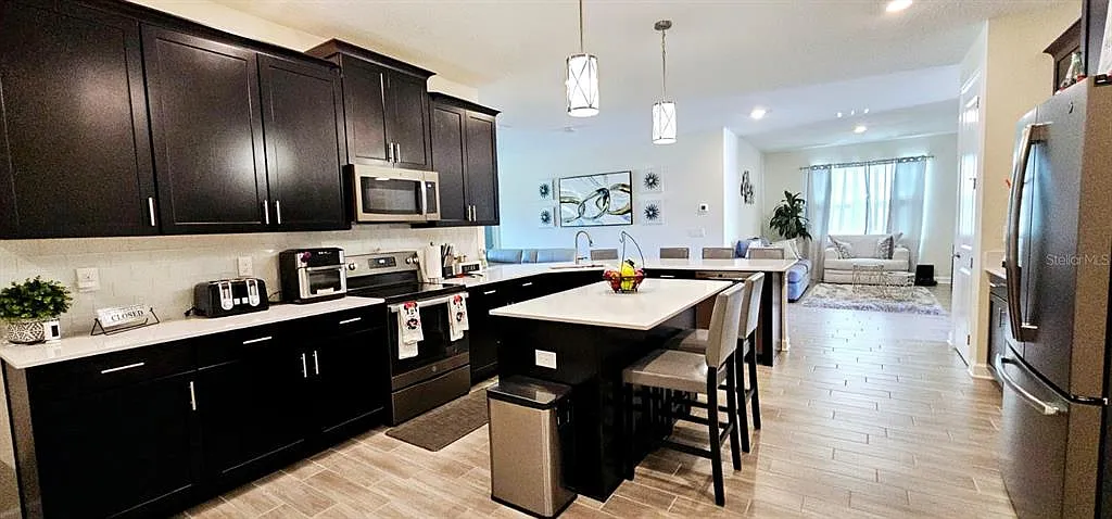 4 bed, 3.0 bath, 2267 sqft, $2,800 — Photo 3
