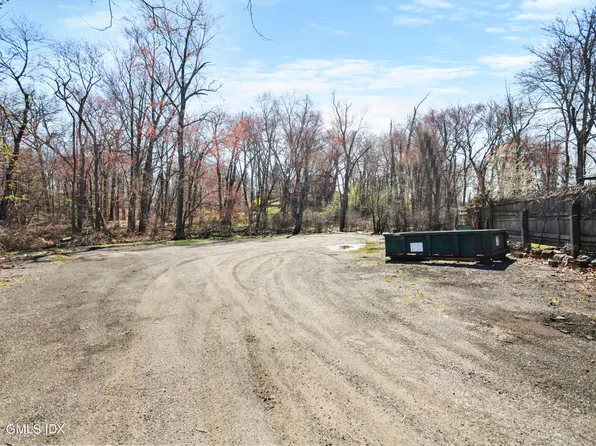 9 Capalbo Pl, Cos Cob, CT 06807