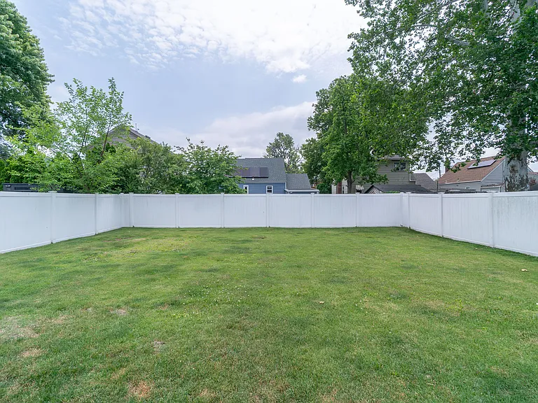 1129 Jefferson Ave — Photo 25