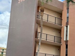 Versailles Gardens Ii, Miami, FL 33174