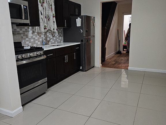 3rd image of 11649 147th St #1