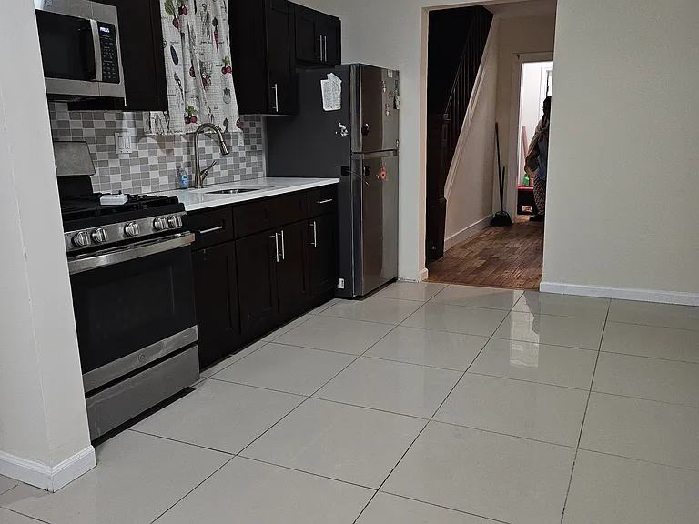 11649 147th St #1 — Photo 3