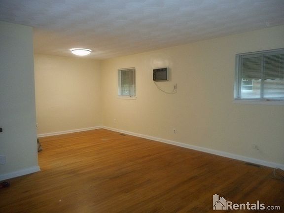 3rd image of 2100 Chesapeake Ave