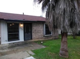 6746 Middle Oaks Dr, San Antonio, TX 78227
