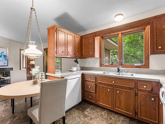 5th image of 10465 Olympic Cir