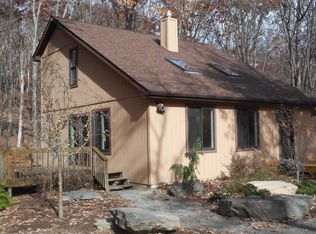 189 Fern Dr, Canadensis, PA 18325