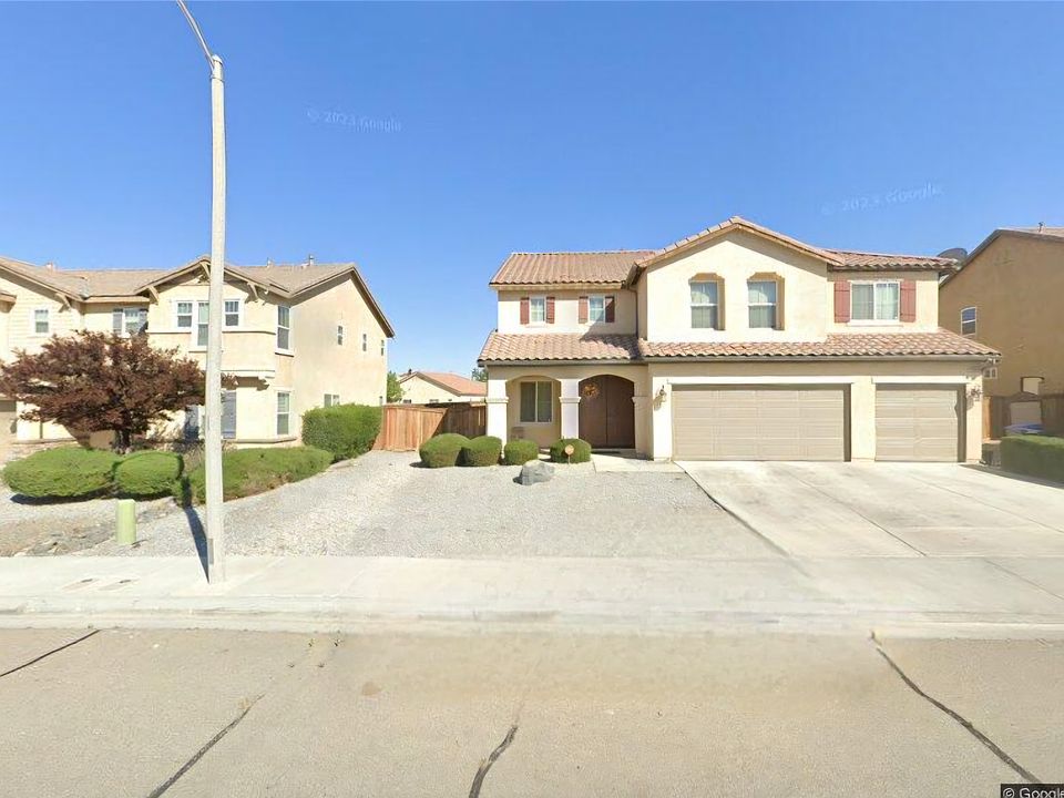 1st image of 15819 Yosemite St