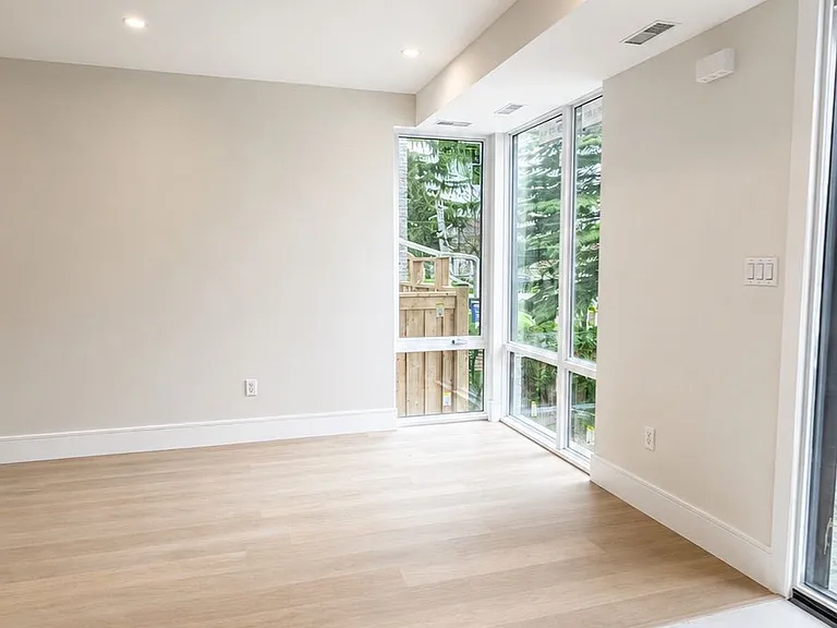 43 Elmwood Ave N #1 — Photo 5