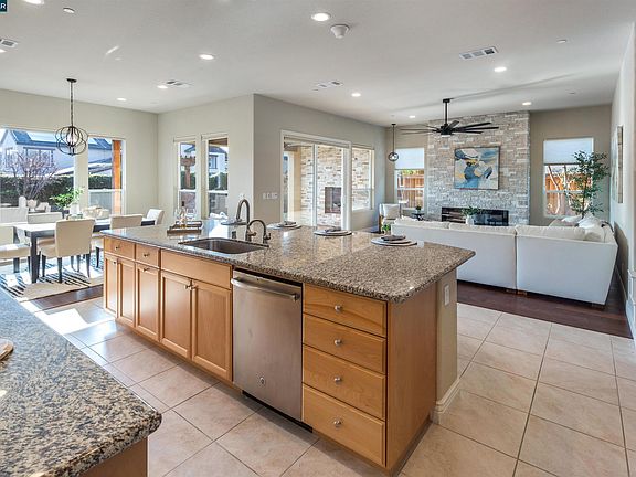4th image of 2090 Rioja Way
