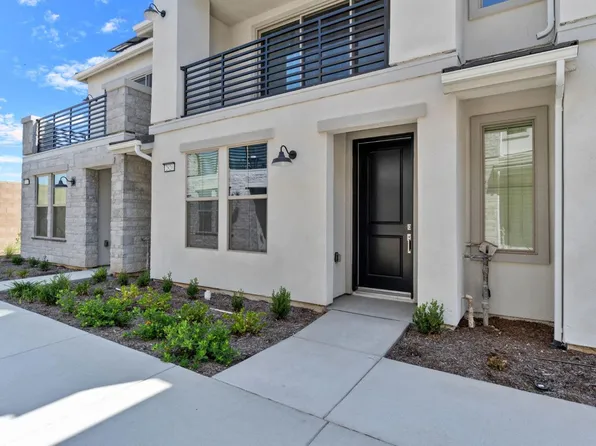 2826 E Teaberry Dr, Fresno, CA 93730