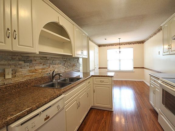 4th image of 1706 Deer Chase Ln