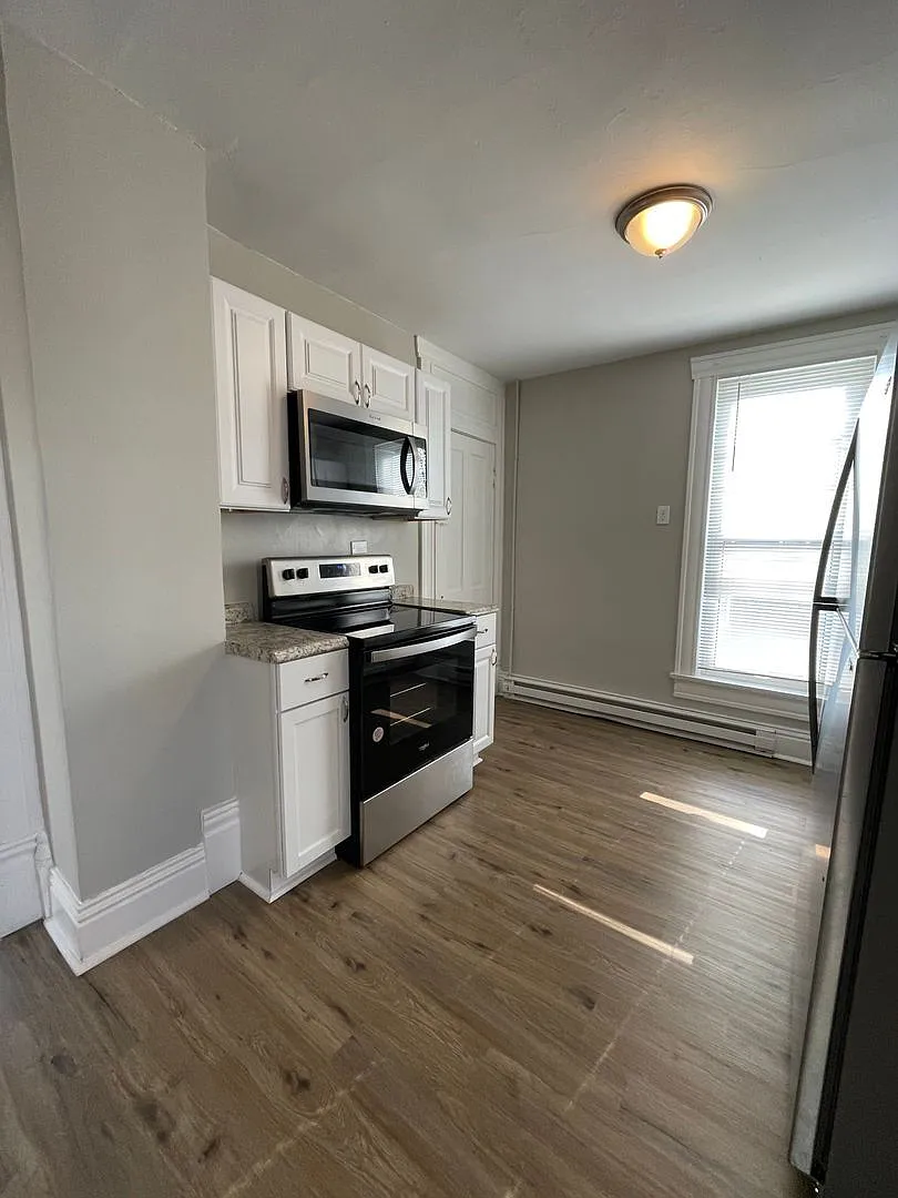 1201 Elizabeth St — Photo 4