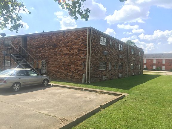 3rd image of 1716 N Harco Dr