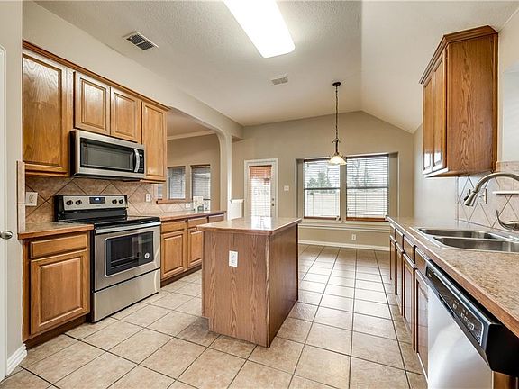 4th image of 202 Edison Ln