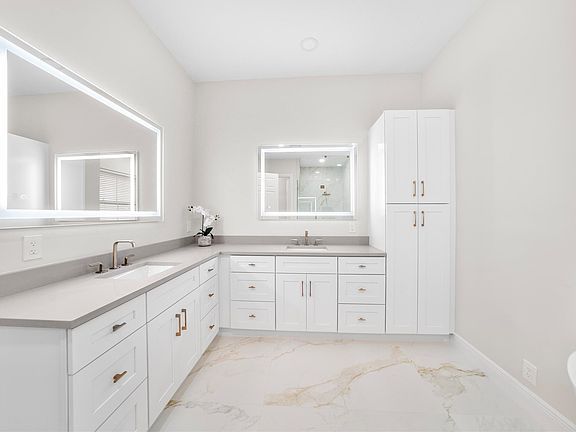 4th image of 6862 NW 108th Avenue