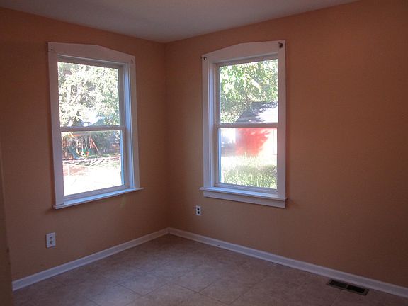 5th image of 1023 W New York St