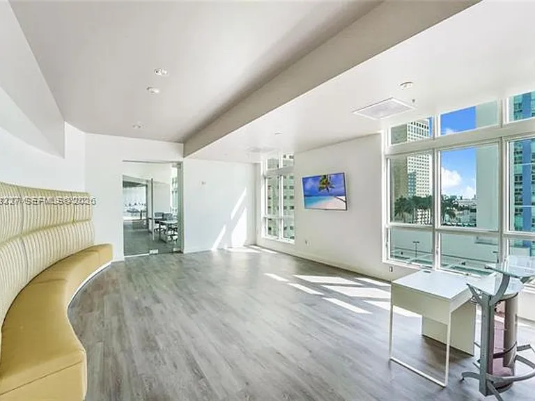 300 S Biscayne Blvd #T-1404 — Photo 10