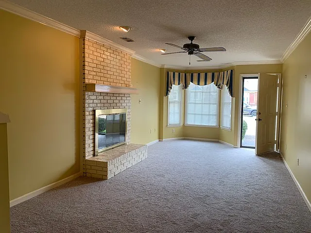 Building Photo - 447 Autumnwood Dr SW