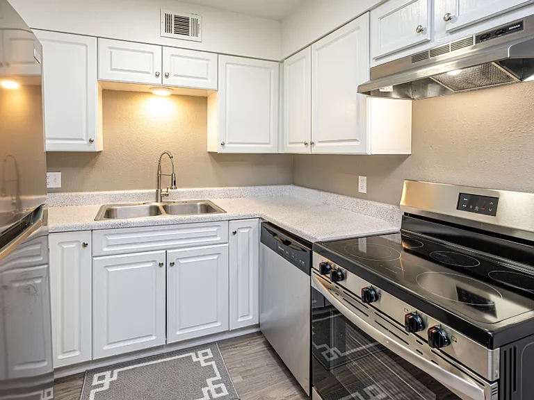 Bayou Apartments — Photo 10