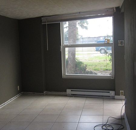 3rd image of 135 Armstrong St