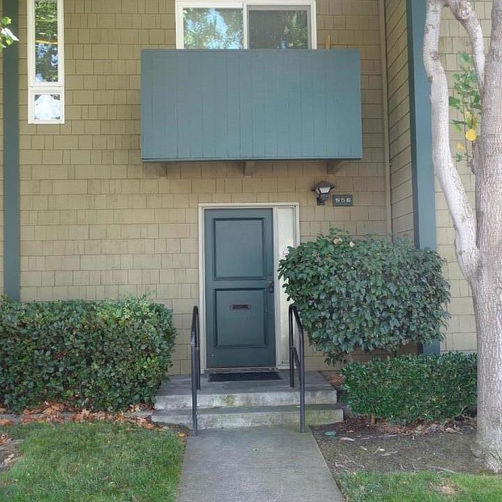 1st image of 956 Peninsula Ave