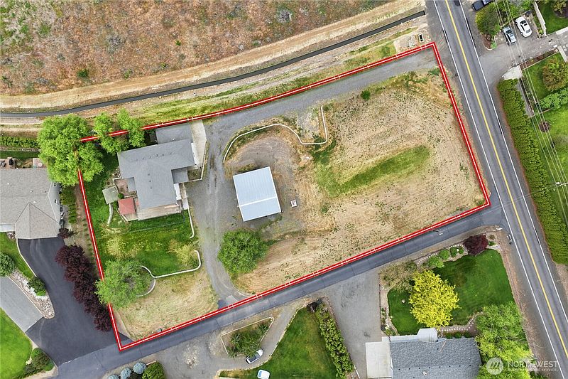 3rd image of 1605 S 80th Avenue