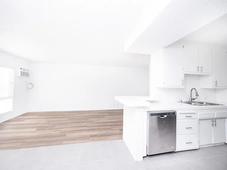 336 S. Alexandria Ave — Photo 22