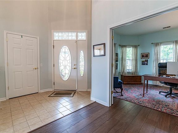 3rd image of 47 Edinburgh Dr