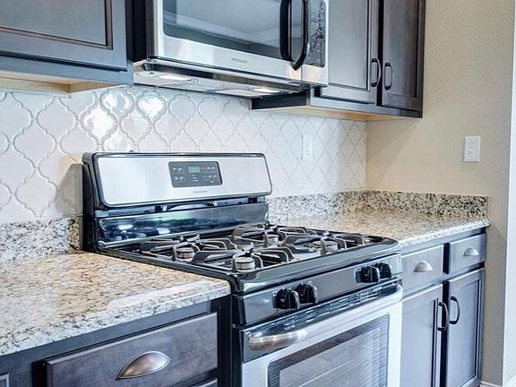 5th image of 841 Onyx Ln