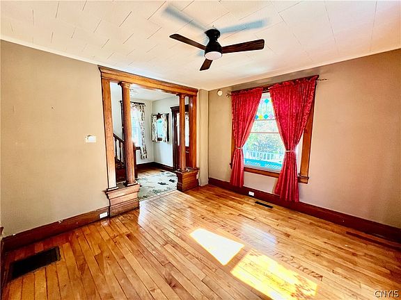 5th image of 210 E 9th St