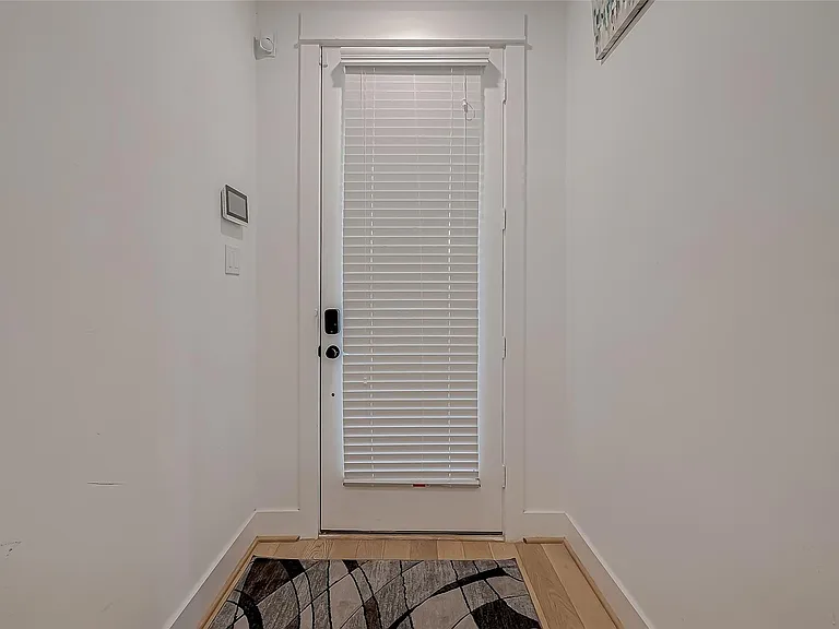 2726 Anita St — Photo 4
