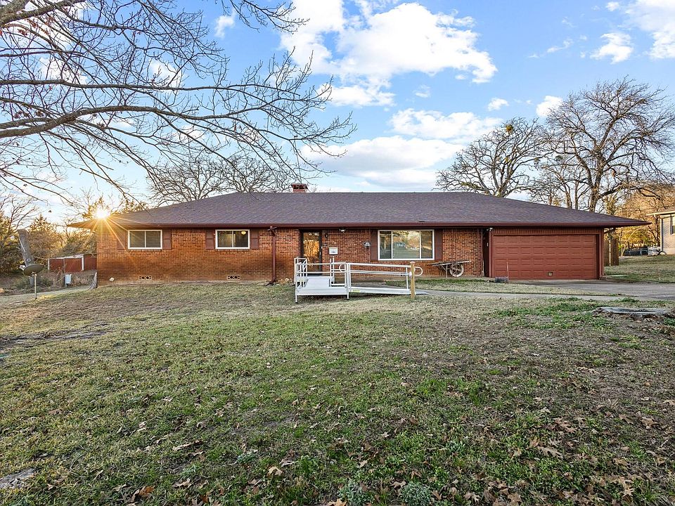 1st image of 1701 S Lillis Ln