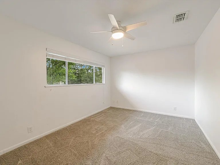 4904 Creekline Dr — Photo 9