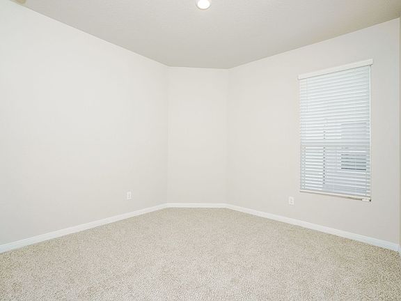 4th image of 293 Nespral Dr