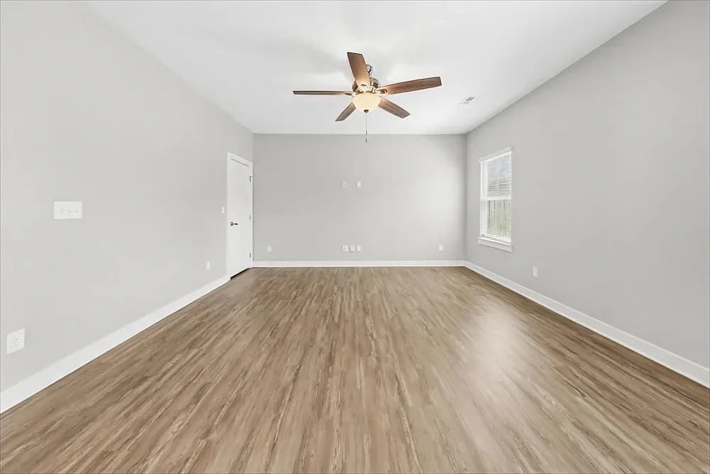 4 bed, 2.5 bath, 2114 sqft, $2,240 — Photo 2