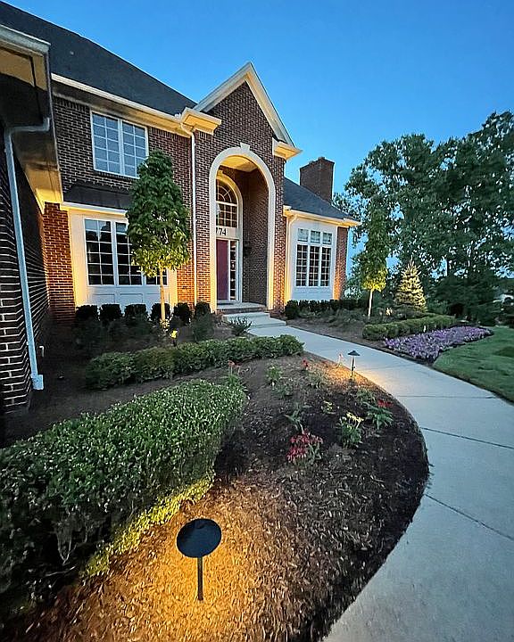 2nd image of 774 Wellington Cir