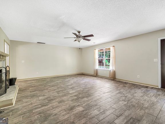 5th image of 715 Concord Rd